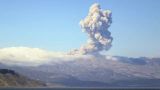 Курильский вулкан Эбеко выбросил пепел на высоту 4,5 км