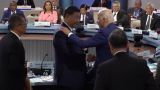 Байден удивил Си Цзиньпина неожиданным рукопожатием на саммите АТЭС