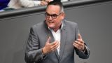 «Представьте, Шольц — Наполеон»: депутат бундестага раскритиковал закон о смене пола