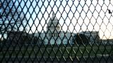 «О положении страны»: перед посланием Байдена Конгрессу Капитолий обнесли забором