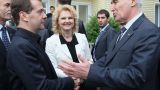Медведев позвонил президенту Южной Осетии