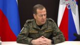 Медведев: Оттока среди контрактников нет, с начала года их принято 410 тысяч