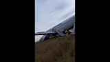 Самолет «Уральских авиалиний» сел прямо в поле под Новосибирском: отказала гидравлика
