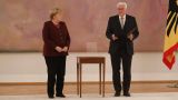 Меркель получила высшую награду ФРГ, невзирая на споры о её наследии