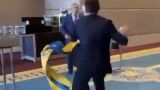Украинский депутат напал на секретаря делегации России на саммите в Турции