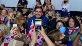 Саакашвили поблагодарил греческих полицейских за то, что не дали его избить