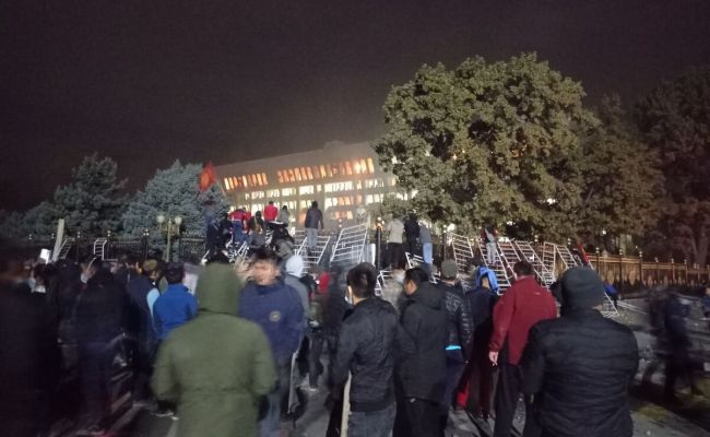 В Киргизии готовят очередную революцию перед парламентскими выборами — эксперт В Киргизии готовят очередную революцию перед парламентскими выборами — эксперт