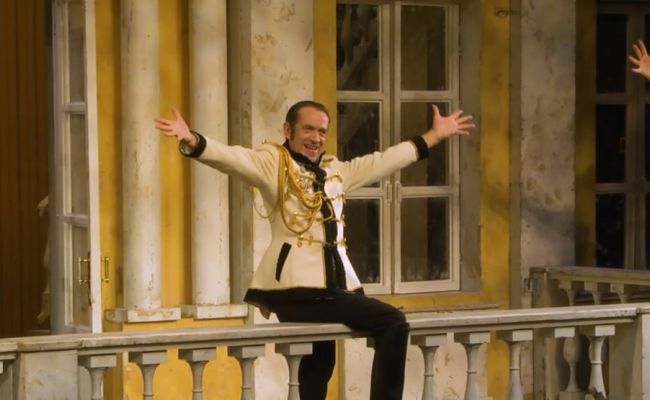 Очереди с ночи и номерки на руках: Курск сутками ждал билетов на театр Табакова Очереди с ночи и номерки на руках: Курск сутками ждал билетов на театр Табакова