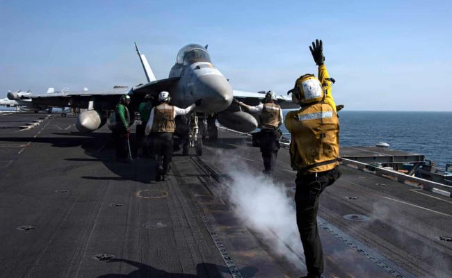 В США скандал из-за иранской войны: На авианосцах моряков и морпехов морят голодом