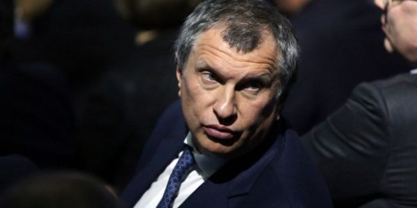 Bloomberg: Сечин предложил властям $5 млрд за пакет акций "Башнефти"