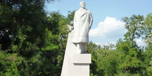 В Одессе уничтожают последний памятник Ленину
