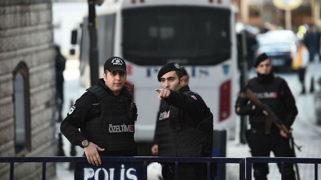В Турции задержат не менее 130 служащих министерств В Турции задержат не менее 130 служащих министерств