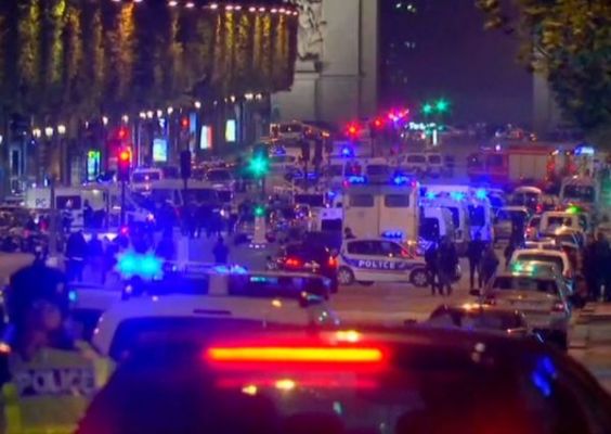 При стрельбе на Елисейских Полях в столице франции умер полицейский