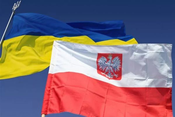 Киев ответил на решение Польши не пускать в страну украинских националистов