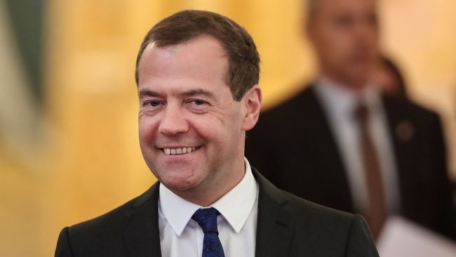 Медведев счел новогодние праздники вредными для экономики