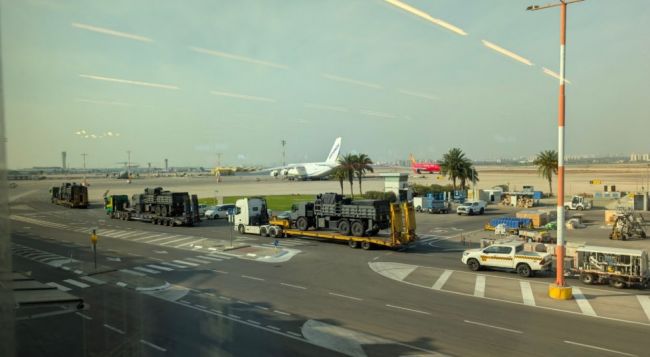Украинский Ан-124 забрал в аэропорту Тель-Авива американские военные грузовики — Kan