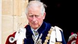 Смерть Карла III — фейк, но СМИ пишут о спущенном флаге над Букингемским дворцом