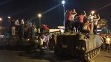 Сторонники Эрдогана наступают на военных