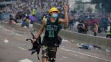 В Гонконге полиция применила против демонстрантов слезоточивый газ