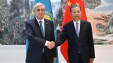 Президент Казахстана на Хайнане встретился с председателем парламента КНР