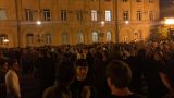 Пикетирующие здание парламента Абхазии не намерены расходиться
