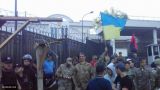 В Одессе украинские национал-радикалы заблокировали генконсульство России