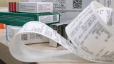 Россиянам объяснили, почему нельзя оставлять на кассе чеки