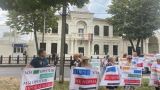 В Кишиневе протестовали общественники: «Посольство США — офис ЛГБТ Молдавии»