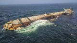 Подорванный у Йемена танкер «Совкомфлота» сел на мель: нефть дошла до берега