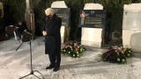 «Позор! Диктатор!»: Ярослава Качиньского освистали у могилы матери