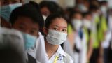 Китай заявил, что эпидемия в стране закончилась. Но новый виток не исключён
