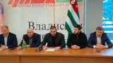 «Туристы уже пакуют чемоданы», а абхазская оппозиция созывает митинг