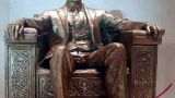 Назарбаеву сделали памятник — копию с монумента президента Линкольна