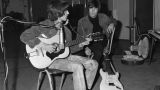 Как Рембрандт или Пикассо: гитару Джона Леннона продадут с молотка в США
