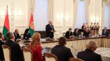 Лукашенко: Спорт сегодня — это война, в плен не берут, расстреливают сразу