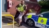 В Британии полицейские с применением силы задержали плачущего 5-летнего мальчика