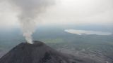 Вулкан Карымский на Камчатке выбросил пепел на высоту 2,5 км