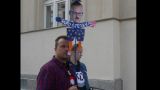 В Праге выгуляли «европроститутку» в виде чиновника, снёсшего статую Конева