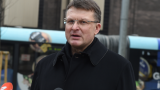 Латвийский оппозиционер Айнар Шлесерс подаст в суд на «режим Кариньша-Левитса»