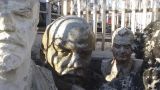 Жестокие и глупые обезьяны: киевская хунта сносит памятники, чтобы обогащаться на них
