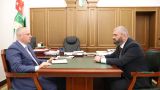 Каждый турист — к миру в Абхазии: уволена чиновница, невзлюбившая «дошираки»