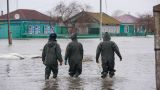 Более 10 тысяч военных мобилизуют для борьбы с паводками на западе Казахстана