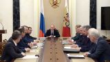 Путин обсудил с членами Совбеза России ситуацию в Молдавии