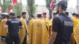 В Киеве во время Крестного хода полиция задержала группу радикалов