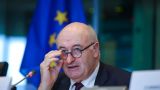 Еврокомиссар по торговле подал в отставку из-за скандала в Ирландии