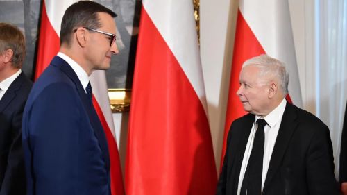 «В стране нет угля, а он ленточки перерезает»: под премьером Польши закачалось кресло