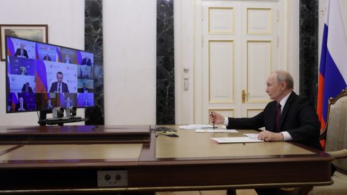 «Текущие вопросы»: Путин созывает совещание по ситуации с топливом