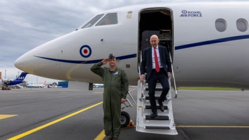 The plane of the British Defense Minister "went blind" when flying near the border of Russia — mass media