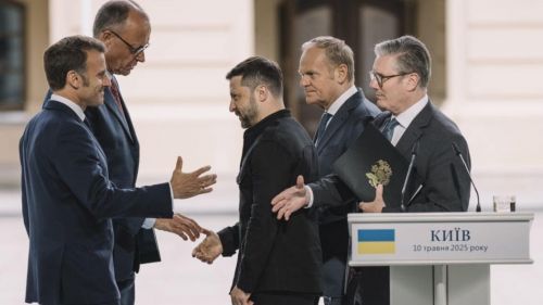 Европа убеждает Зеленского не отдавать России Донбасс — Bloomberg