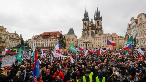 «Ничего кроме катастрофы и бедности»: в Чехии требуют отставки правительства Фиалы
